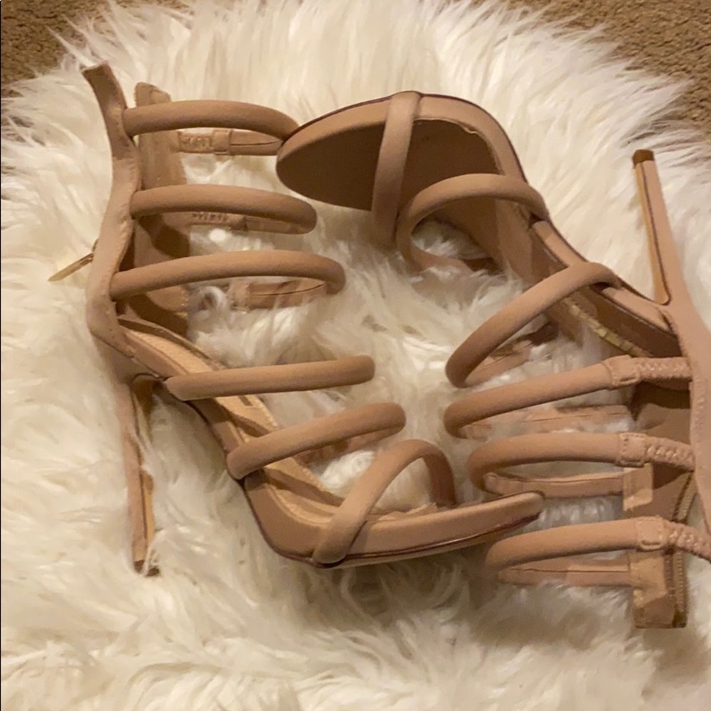 Heels nude 6. Brand new fashion nova